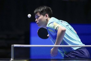 体坛联播｜热刺1比3水晶宫遭遇五连败，郭艾伦前叉韧带断裂